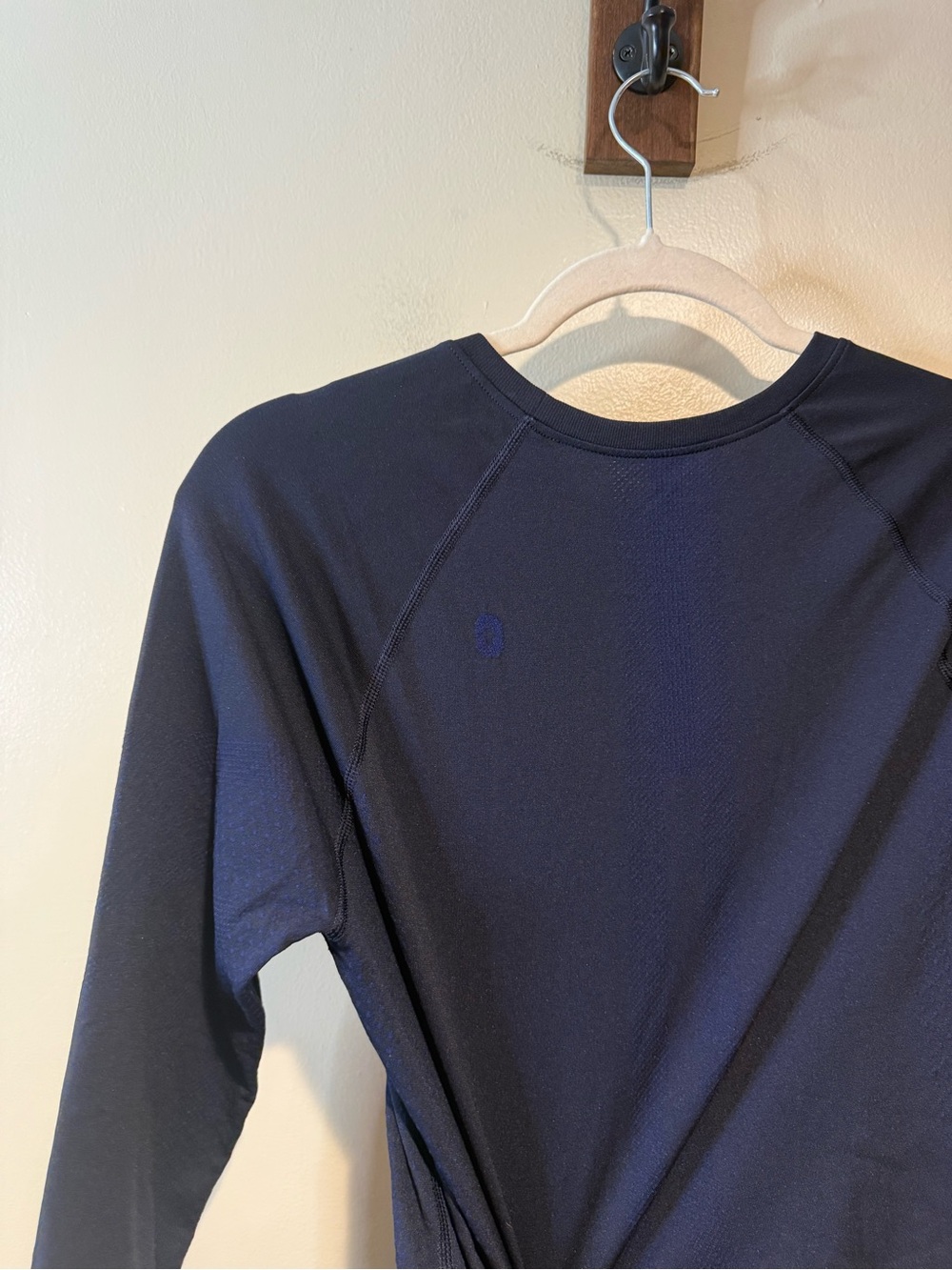 FIGS Salta Seamless Long Sleeve Underscrub Top Women Medium Crewneck navy - Picture 6 of 7